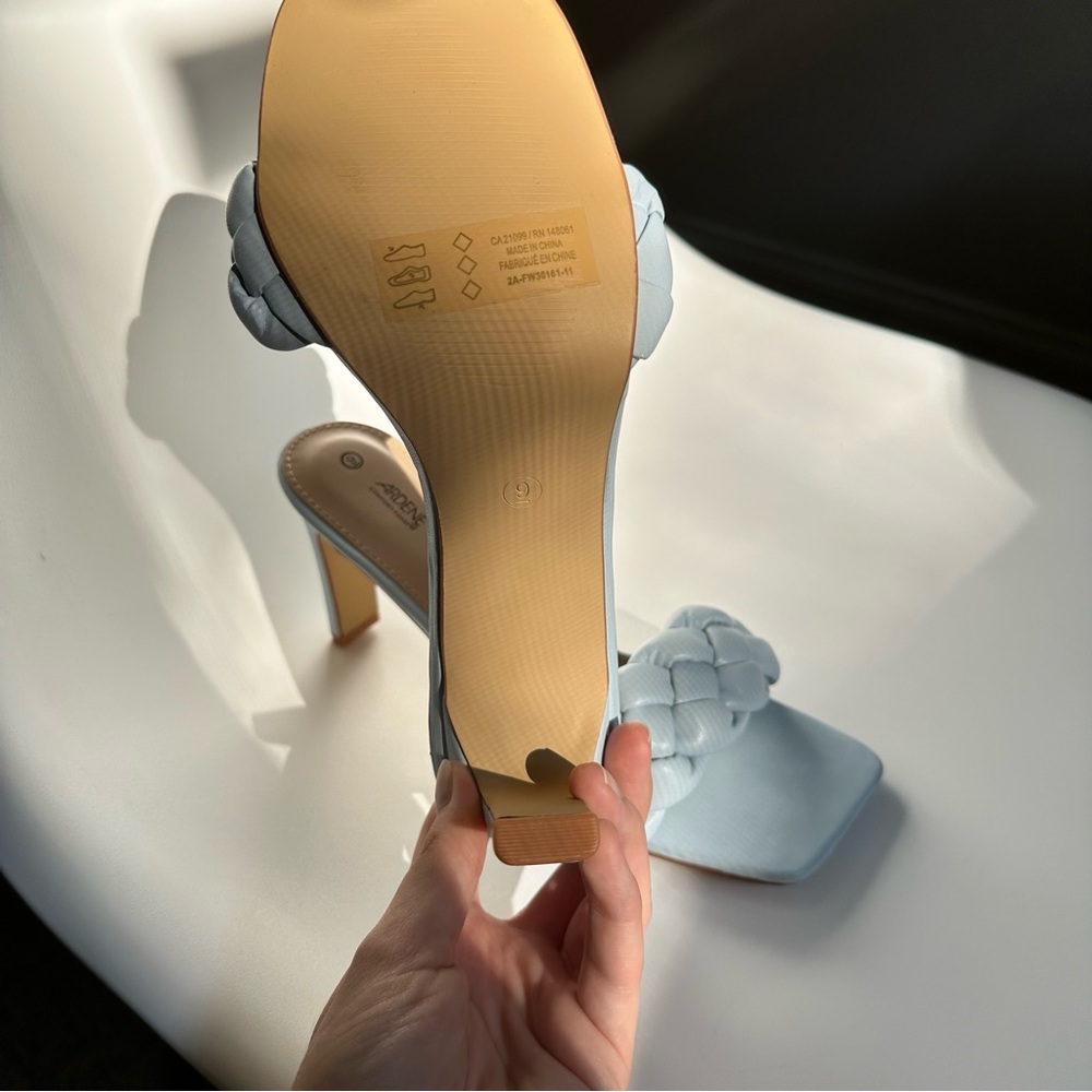 Baby blue heeled sandals - Picture 2 of 6